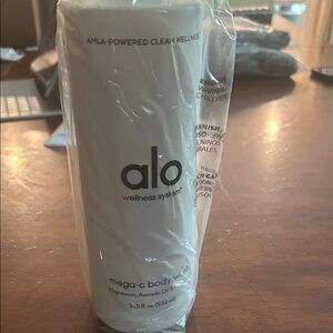 ALO Yoga Mega-C Body Wash - White